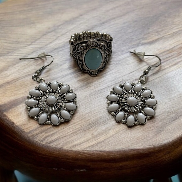 paparazzi Jewelry - Paparazzi Earrings & Stretch Ring